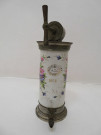 Série de trois siphons à eau de Seltz et un irrigateur, le corps doublé canné en porcelaine (vers 1900).