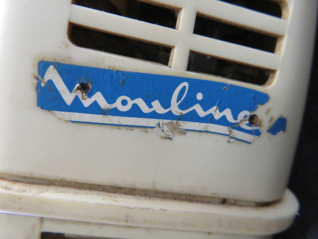 Ancien mixeur moulinex (acier, plastique), bloc moteur, type RM1D, Alençon Moulinex,(acier, plastique), 2 pièces, don de l'association Moulinex Jean Mantelet.