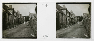Alençon (Orne), ruelle aux Liards (1910), plaque de verre avec l'image en négatif noir et blanc (au gélatino-bromure d'argent), [1910], (13 cm x 6 cm), acquisition 2015, collection particulière Cabaret, AMA.