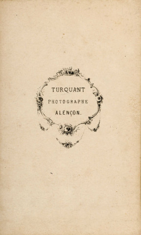 Portrait d'un homme, studio, photographie noir et blanc, tirage albuminé, Benoît Turquant, (sd), acquisition 2022 .