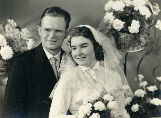 Mariage de Liliane Lhermenier (fille de Madelaine) et de H. Bauhou (8 novembre 1958), photographie noir et blanc, Georges Moitet, ( cm x cm), acquisition 2025, AMA;