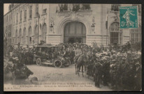 Alençon (Orne), fêtes de l'inauguration de l'Hôtel des Postes, arrivée du Ministre à l'Hôtel des Postes, carte postale ancienne noir et blanc n°11, A.M.F. éditeur, (Date cliche : 24 septembre 1911) (Date d'utilisation : 14 octobre 1911), (14x9), AMA, 2 exemplaires.