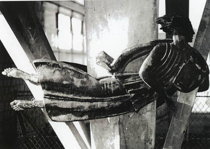 « de la matière jaillit l'industrie », sculpture ciment et bronze, photographie noir et blanc, collection particulière Letourneur, sd, (29.5 x 21cm), 2025, AMA.