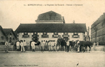 Alençon (Orne), quartier Valazé (14e Hussards), caserne, chevaux à l'abreuvoir, carte photo ancienne noir et blanc n°75, collection A. Maillaut fils, éditeur à Alençon, sd, (14x9), AMA.