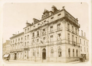 Alençon, Hôtel du Grand Cerf, rue Saint-Blaise (1894), photographie noir et blanc.