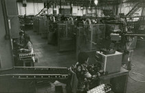 Postes globaux de fabrication des rotors, 6 machines ADF 2000 : photographie noir et blanc, L. Gandon (18cm x 12cm).