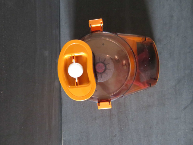 Haut Robot râpe orange (plastique, métal), (don de l'association Moulinex Jean Mantelet), AMA