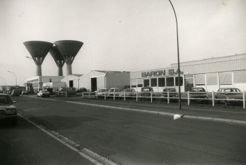 Alençon (Orne), les établissements Baron, zone industrielle nord, photographie noir et blanc, sd, (12cm x 8.5cm), DR, AMA, 17FI280.