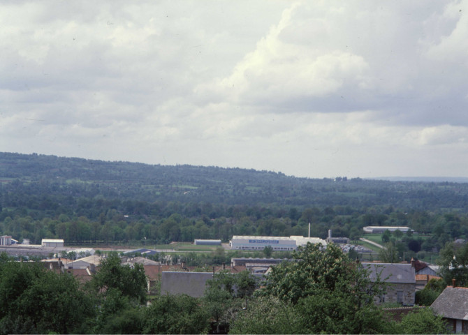 Domfront, église Notre-Dame-sur-l'Eau : ektachrome, Philippe Giraud (juin 1979).