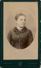 Portrait de femme (médaillon), studio, photographie noir et blanc, tirage albuminé, Alphonse Veillon, [1878-1905], acquisition 2022 .