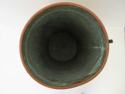 Cornue de laboratoire sans tubulure en terre cuite ( XIXe) (haut : 30 cm, diam : 20cm).