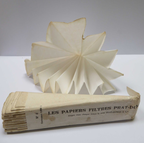 Papiers filtres Prat-Dumas n°4 (contenance 500ml).