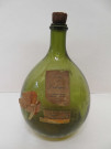 Bouteille en verre avec étiquette "Eau de Cologne supérieure, Madeleine Pesche", "Recette de fabrication"(Haut : 34cm, contenance : 5 litres).