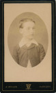 Portrait de jeune garçon (médaillon), studio, photographie noir et blanc, tirage albuminé, Alphonse Veillon, [1878-1905], acquisition 2022 .