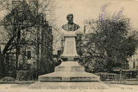Alençon (Orne), Le jardin public, Buste de Léon de la Sicotière, carte postale n°31, ND Phot éditeur, (Date d'utilisation : 09 avril 1915), (14x9), AMA, don Daniel Bourandy.