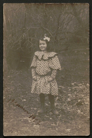 La fille de Marie Manoury, carte photo semi-moderne noir et blanc, (19 janvier 1957), (cm x cm), acquisition 2025, AMA