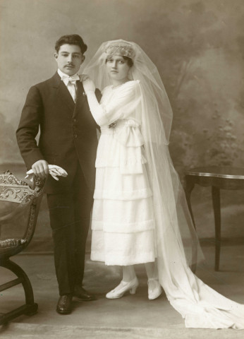 Mariage d'Henri Henriet (né 4 avril 1897) et de Marguerite Manoury (1899) (1919), photographie noir et blanc, Union photographique Française Paris, (cm x cm)