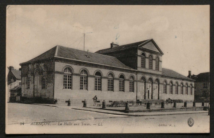 Alencon (Orne), la halle aux toiles, carte postale ancienne noir et blanc n°94, LL, édition ML, (Date d'utilisation: 01 juillet ?), (14cm x 9 cm), AMA.