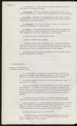 Attribution de prix, utilisation des récompenses scolaires. Admission à l'honorariat de M. FRAYSSE, secrétaire général.