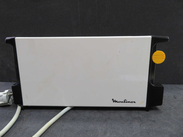 Grille-pain Moulinex type 512(1980), (métal, plastique), don de l'association Moulinex Jean Mantelet.
