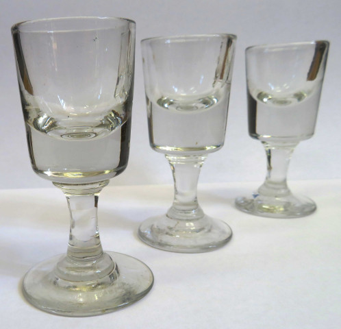 Verres du débit de boisson exploité par Charles FERON .