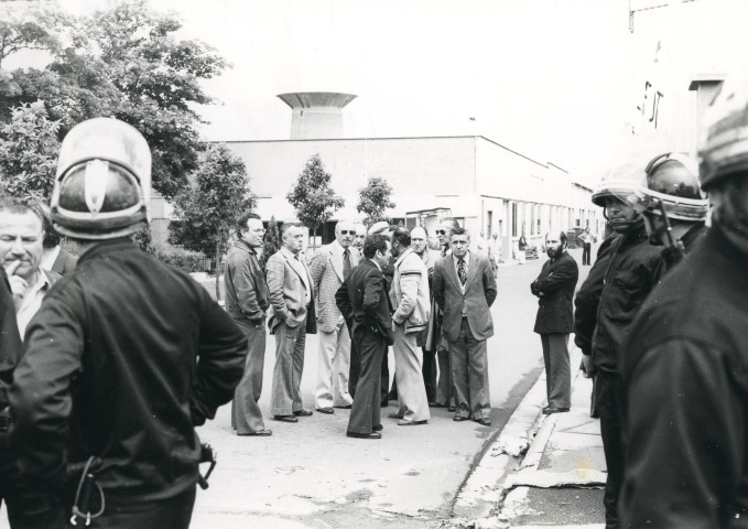 Grève générale de 1978, reprise du travail : lot 2 photographies.