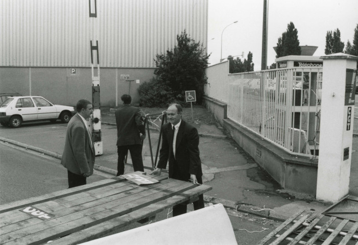 Occupation du site par les grévistes : lot de 23 photographies, (Claude Renault).