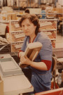 E. Prodhomme à l'assemblage du soude-sac : lot de 2 photographies, couleur, Marie Claire Nageotte (13.2cm x 8.7cm).