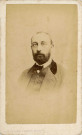 Portrait d'un homme, studio, photographie noir et blanc, tirage albuminé, Alphonse Veillon, [1867-1873], acquisition 2022 .