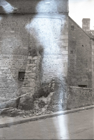 Démolition du grenier à sel, place du Plénître : films négatifs monochrome.