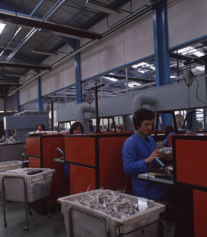 Montage du robot Marie, Melle C. Gaschet, Mme C. Lemonnier : ektachrome, Philippe Giraud (juin 1979).