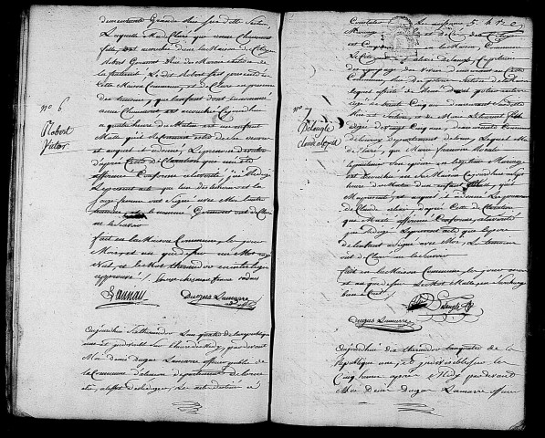 Acte de naissance de CHAUMONT Victor enfant naturel (20 juillet 1796),acte de naissance de DELANGLE Claude Alexis (24 juillet 1796),acte de naissance de ROBILLARD Sophie Elisabeth (28 juillet 1796).