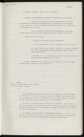 Construction d'un centre départemental d'incendie et d'un centre de secours d'arrondissement, copropriété des terrains avec le département. Z.I.N., cession à la société MAGRAZ d'une parcelle de terrain chemin de Maure.