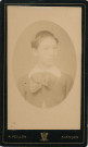Portrait de jeune garçon (médaillon), studio, photographie noir et blanc, tirage albuminé, Alphonse Veillon, [1878-1905], acquisition 2022 .