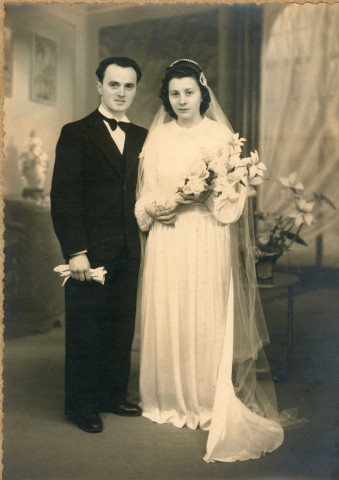 Mariage Agnès Bengerie et M. Maquère (25 novembre 1943), photographie noir et blanc, studio P. Charrouin Alençon ( cm x cm), acquisition 2025, AMA;