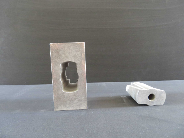 Outillage, 2 pièces (aluminium), (don de l'association Moulinex Jean Mantelet), AMA