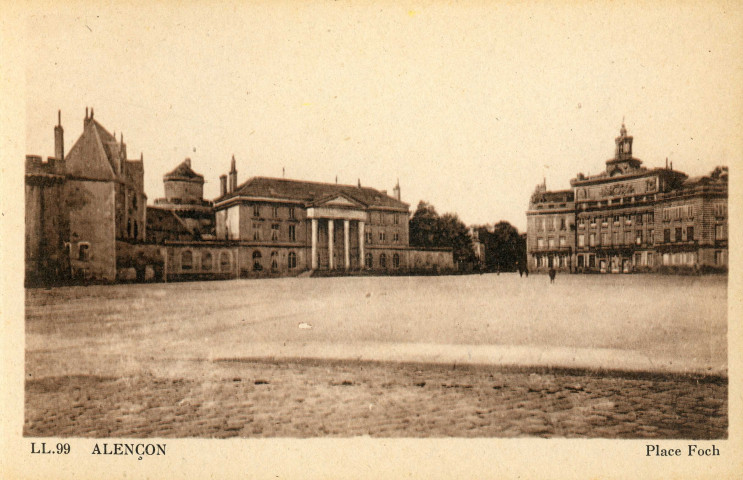 Alençon (Orne), vues artistiques (CAP) série 2, la préfecture (ND11), la Place Foch (LL99), le tribunal de commerce et le porche de l'église Notre-Dame (ND103), l'église Notre-Dame et le Pont-Neuf (LL137), la caisse d'épargne (ND177), le château des Ducs d'Alençon, la tour couronnée (ND54), vue sur la Sarthe (ND77), la grande allée du jardin public (CAP234), la rue du Jeudi, la Poste et vieille maison (CAP252), vieille maison, rue de la Barre (LL135) : carnet 10 cartes postales sépia, Cie des arts photomécaniques, Paris, 1910, (15e), (14x9).
