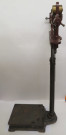 Bascule médicale à double romaine en fonte acier peint et bronze, nombreux poinçons de contrôle (Fin XIXe siècle) (Haut : 144cm).