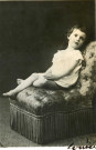 Photographie originale représentant Louise Hervieu enfant assise sur une bergère, dédicacée au dos (NB, 16,5x11,5cm), reproduite en frontispice de l'ouvrage "Montsouris".