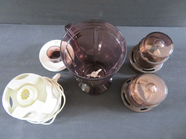 Mixeur blender 3 électrique, réf : 607, 8 pièces, (plastique, métal), (don de l'association Moulinex Jean Mantelet), AMA