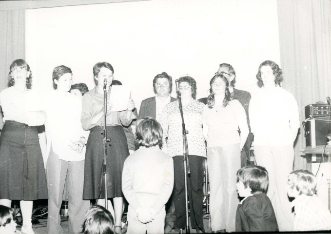 Grève générale de 1978, soutien à la Halle aux Toiles pendant le conflit : lot de 2 photographies.