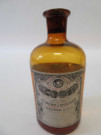 Flacons et bouteilles de parfums ou d'essences fines sans mélanges pour parfums et liqueurs (eau de cologne de Madeleine Pesche).