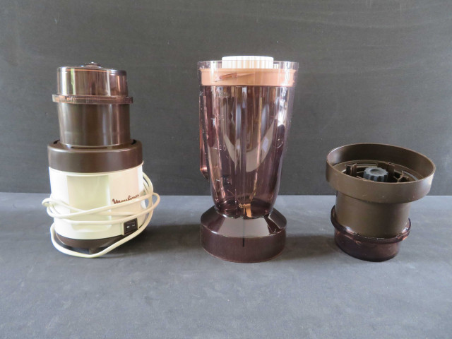 Mixeur blender 3 électrique, réf : 607, 8 pièces, (plastique, métal), (don de l'association Moulinex Jean Mantelet), AMA