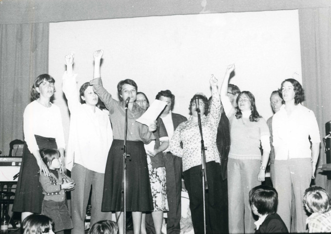 Grève générale de 1978, soutien à la Halle aux Toiles pendant le conflit : lot de 2 photographies.