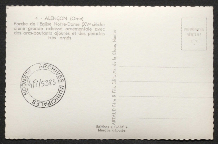 Alençon (Orne), Porche de l'église Notre-Dame (XVe siècle), d'une grande richesse ornementale avec des arcs-boutants ajourés et des pinacles très ornés, carte postale semi-moderne dentelée en noir et blanc n°4, Artaud père et fils, éditeurs, éditions Gaby, Carquefou-Nantes, sd, (9x14), acquisition 2020, AMA.