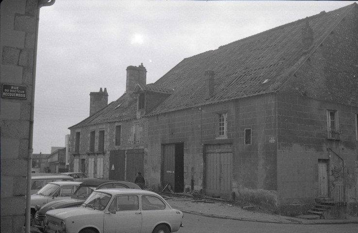 Démolition du grenier à sel, place du Plénître : films négatifs monochrome.