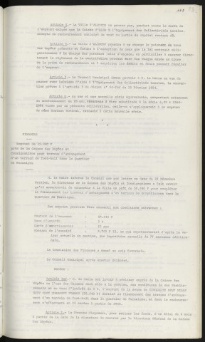 Finances, emprunt de 228 000 F auprès de la caisse d'aide à l'équipement des collectivités locales pour tribunes et rideaux du gymnase du Lycée Alain. Finances, emprunt de 59 840 F auprès de la caisse des dépôts et consignations pour travaux d'aménagement d'un terrain de football dans le quartier de Perseigne.