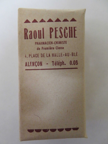 Boites pharmaceutiques rectangulaires de Raoul Pesche (couleur : beige-marron) (8cm x 4cm x 3cm) (1940-1950).