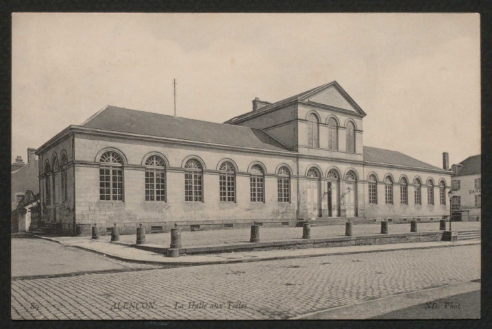 Alençon (Orne), La Halle aux Toiles, carte postale ancienne noir et blanc n°80, ND Phot éditeur, (Date d'utilisation : 1924), (14x9), AMA, 2 exemplaires