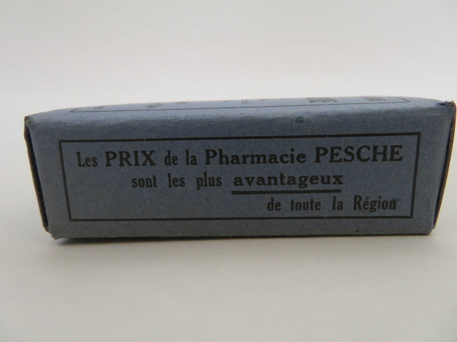 Boîtes pharmaceutiques rectangulaires de Madeleine Pesche (couleur bleu, rose, vert) (8.5 x 5 x 3) (1950-1980).